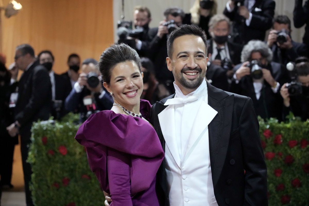 Linmirandacom's tweet photo. 📷 First Look: @Lin_Manuel Miranda and Vanessa Nadal [@VAMNit] attend The 2022 #MetGala Celebrating "In America: An Anthology of Fashion" at The @metmuseum on May, 02 https://t.co/83rmmbBR6f