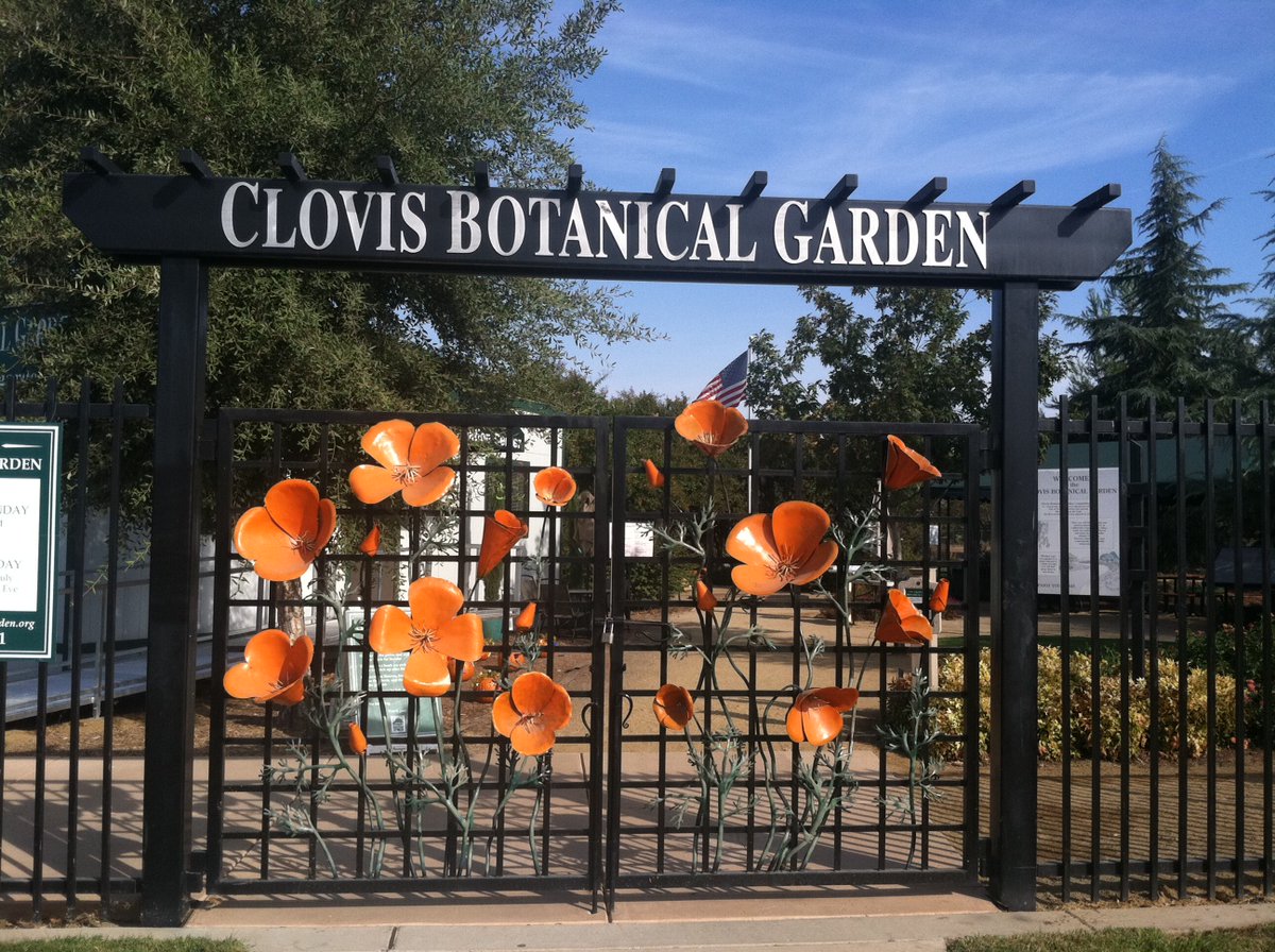 ExploreVGardens's tweet photo. Happy #MeettheGardenMonday! 
The Clovis Botanical Garden promotes water conservation in the California Central Valley landscape through excellent gardens, exhibits, and programs that educate and inspire the public. https://t.co/AIjQyxGjez