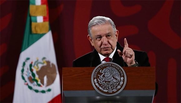#Cuba agradece y comparte preguntas de <a href="/lopezobrador_/">Andrés Manuel</a> en #LaMañanera: "...cómo es que convocamos a una Cumbre de las Américas, pero no invitamos a todos. ¿Entonces de dónde son los que no están invitados? ¡De qué continente, de qué galaxia, de qué satélite?