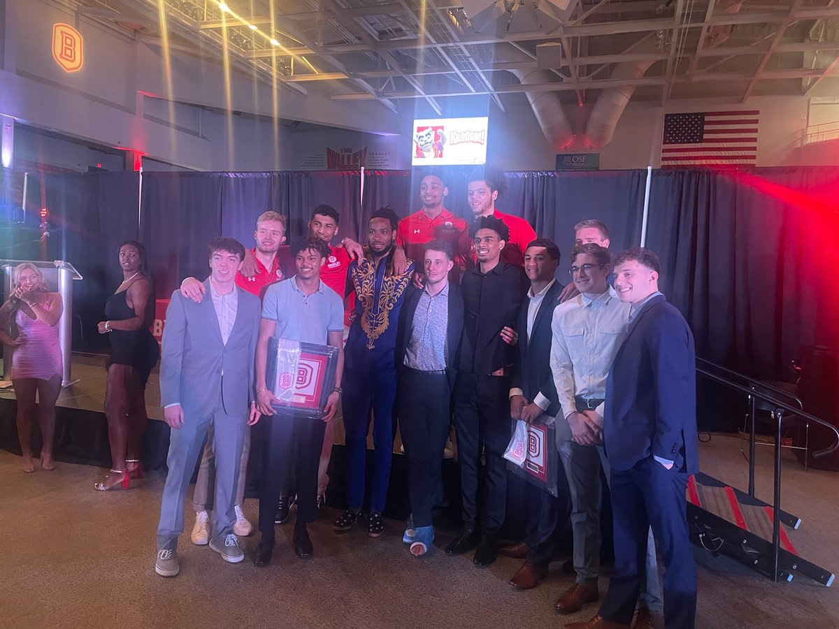 BrianMWardle's tweet photo. Special night at the Kaboom Awards!! https://t.co/pQeZf1snUE