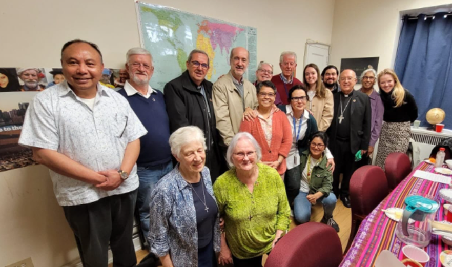 repam_amazonia's tweet photo. #3erDíaNYC Encuentro con #MiningWorkingGroup ante @UN Espacio de acogida y acompañamiento a la #DelegaciónREPAM2022 Congregaciones religiosas al servicio de la lucha contra los megaproyectos mineros en todo el mundo, también en #Amazonía https://t.co/Yy8JrtLb7S