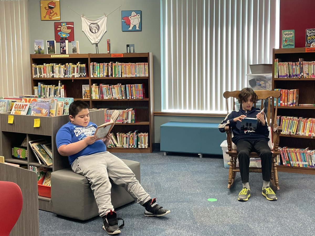 MrsKFisher22's tweet photo. We are LOVING our new library furniture! #learningwithDragons @ChouteauSchool @NKCSchools https://t.co/tHOvpqapTs