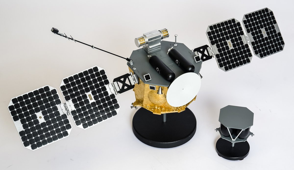 gamlamodelmaker's tweet photo. This is a series of 1:5 scale Photon Spacecraft, featuring three modifications of it, each – configured for a different planetary mission. The models are designed to be mounted on custom bases. These models are easy to transport, to assemble and disassemble, and to handle. https://t.co/MX13iyfd9z