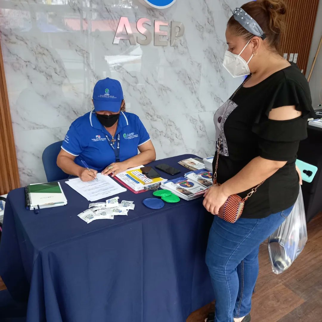 AsepPanama's tweet photo. Hoy concluye la #FeriaDeAzuero y miles de usuarios atendidos, asesorados, orientados y capacitados en temas de ejercer sus derechos, tramitar reclamaciones y listos para instalar,conectar y programar sus TV para la #TDTPmá📺 ¡Gracias #Azuero por tu gente y hospitalidad! https://t.co/EOLuzhDLix