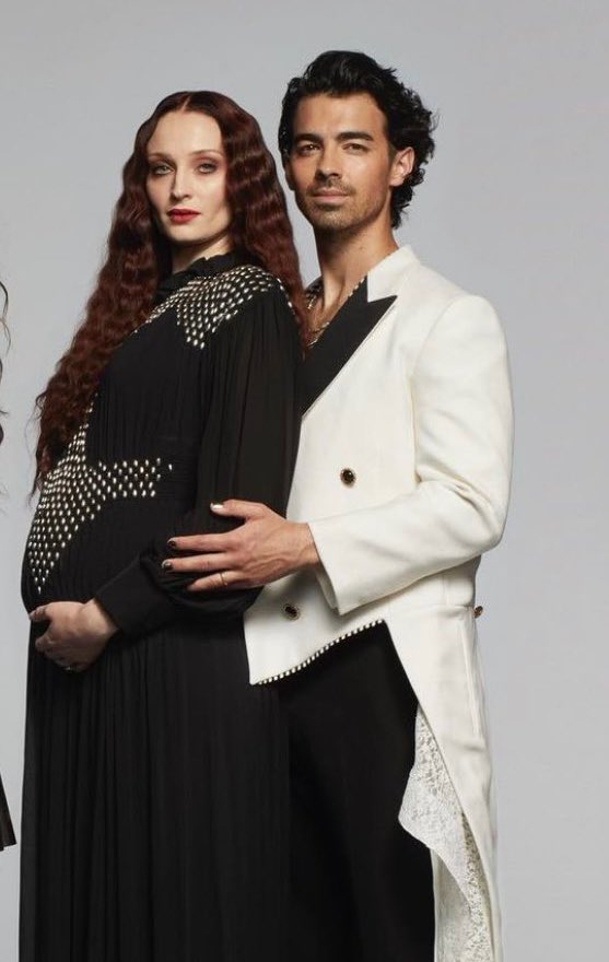 joejonasportal's tweet photo. 📸| Família Adams ou Os Volturis?

Joe Jonas e Sophie Turner hoje prontos para o #MetGala2022. https://t.co/gX0wN2debc
