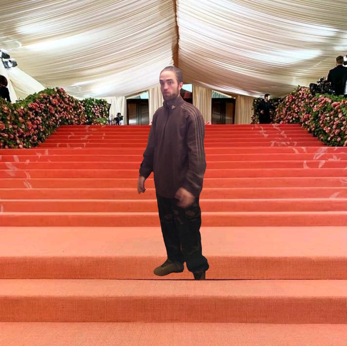 honeytilda's tweet photo. he’s arrived #MetGala https://t.co/I4StB1hWY4