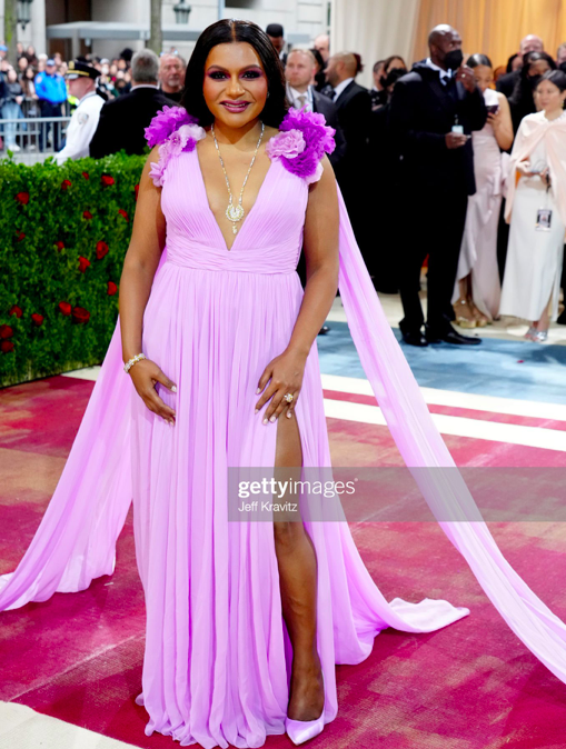bbtaylorcouture's tweet photo. Celebs at the #MetGala2022 as BB TAYLOR Bags

Mindy Kaling is the LA LA FAN Posy Bag https://t.co/iiq3ACvUuk