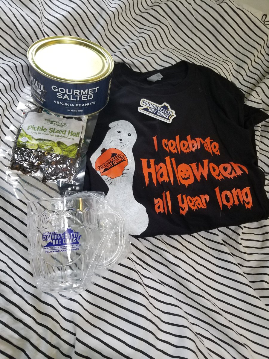 MelodyKitKat's tweet photo. @CWdrygoods Happy 4 years!! The mail brought some goodies today. Thanks for always being quick with the delivery.  I can't wait to try my snacks. https://t.co/oUlN75hTjA