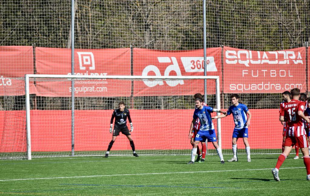 Em pregunta Twitter en què penso, ara mateix penso en la felicitat que m'ha aportat ser jugador del Figueres aquest any, he tingut l'oportunitat de veure el compromís i dedicació dels grans jugadors i entrenadors que formaven el primer equip! Aquest club tornarà on es mereix💙🤍!