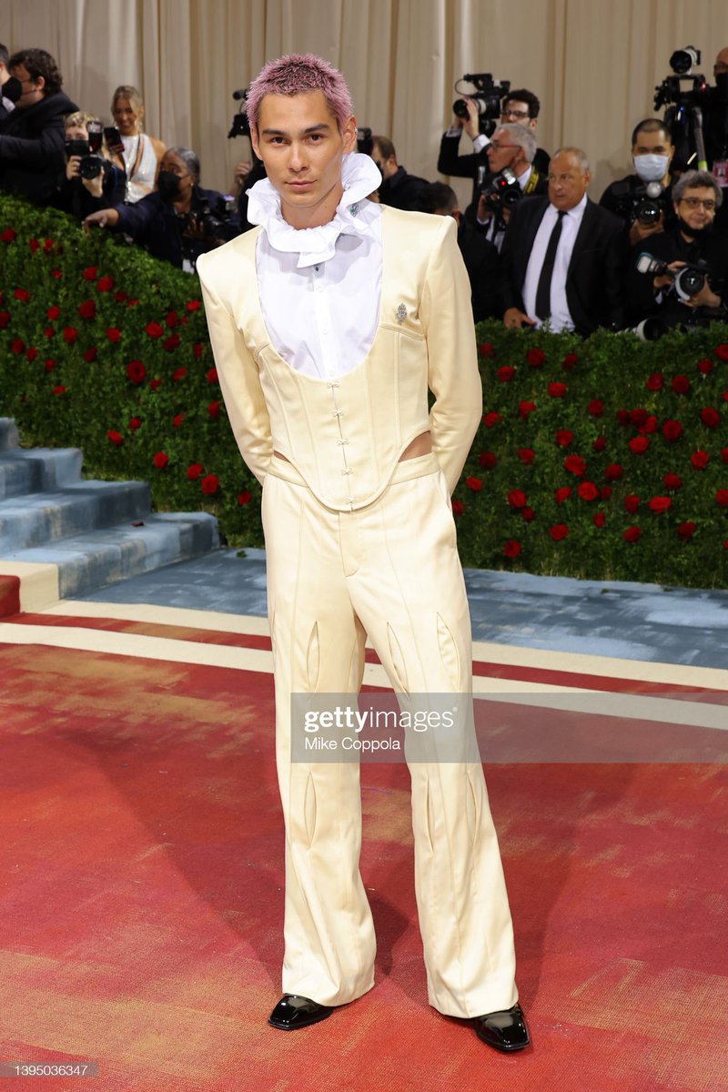 2015smetgala's tweet image. Evan Mock #MetGala