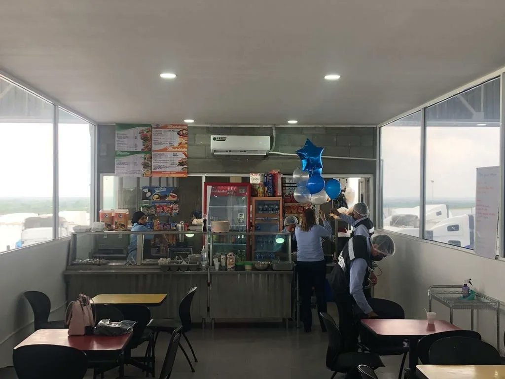 tmt_services's tweet photo. Buscando mejorar la alimentación de nuestros operadores y colaboradores de nuestra unidad de negocio en Nuevo Laredo ¡Ahora tenemos nuevo servicio de comedor! 🍴🍎

#TMTransportation 🚛 #growingtogether https://t.co/7CDj1zROBQ