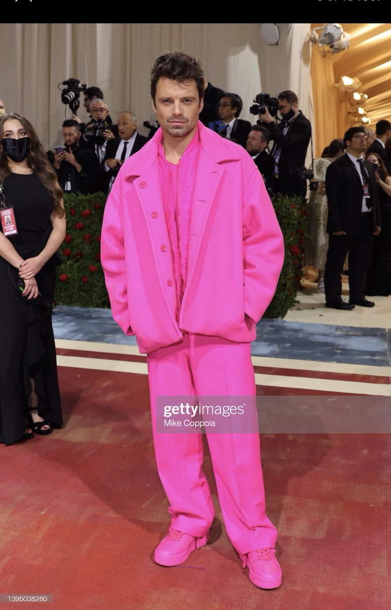 metgalaupdate's tweet photo. Sebastian Stan #MetGala https://t.co/g7CEDB3fNw