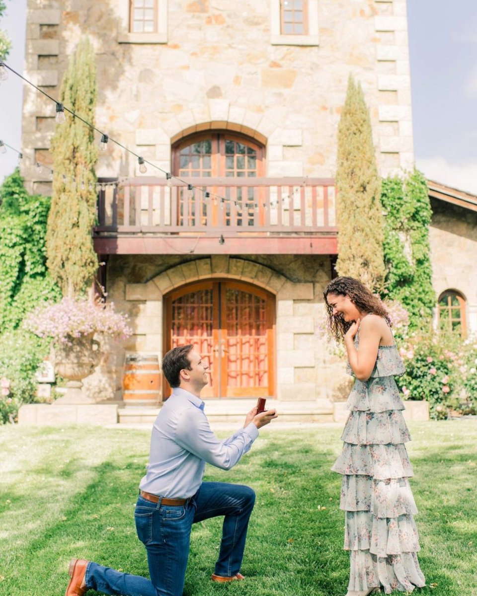 RT @vsattui: Wine tasting AND a #proposal? We'll call that a day pretty well-spent at V. Sattui.🍷 💍  

📸 via IG @_kellymariephotography
#vsattui #vsattuiwine #visitvsattui #sthelena #winecountry #napavalley #winetasting #wineandfood #winecountryproposal #winecountrywedding