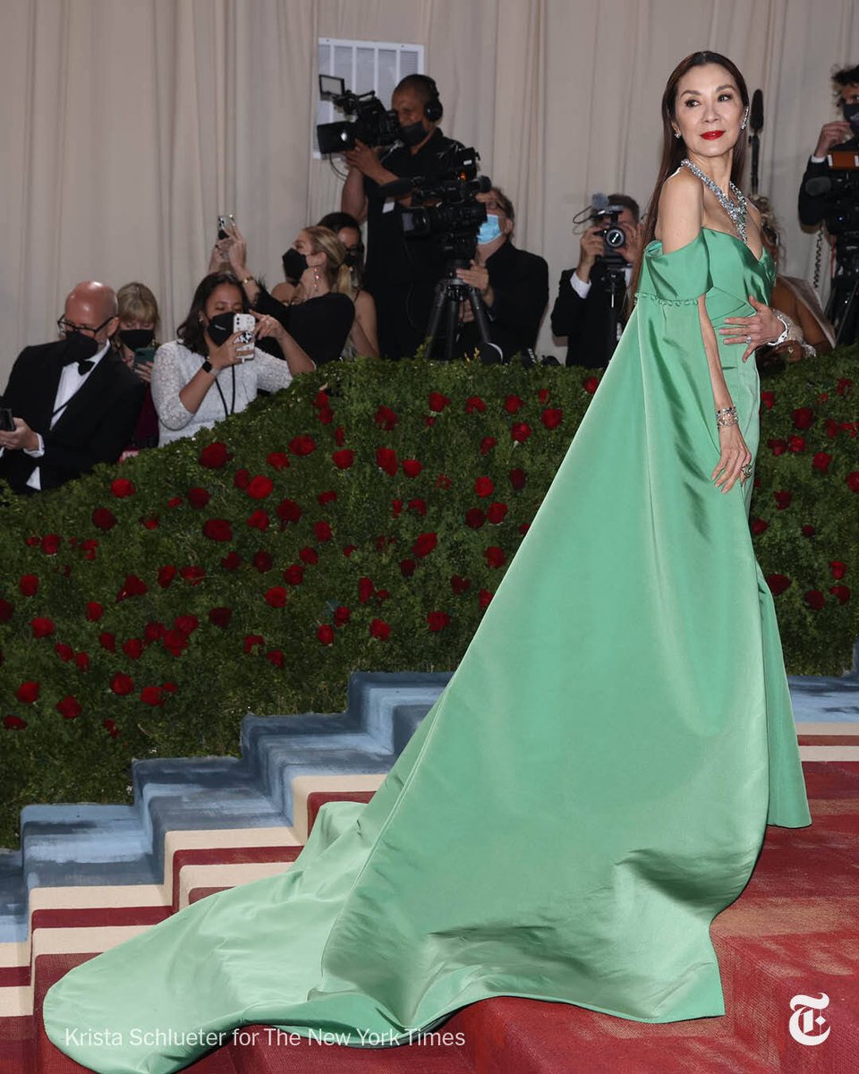 met gala 2022 green dress Hyacinth House Green Taffeta Embellished Ashton Bow Dress Green Taffetta / M
