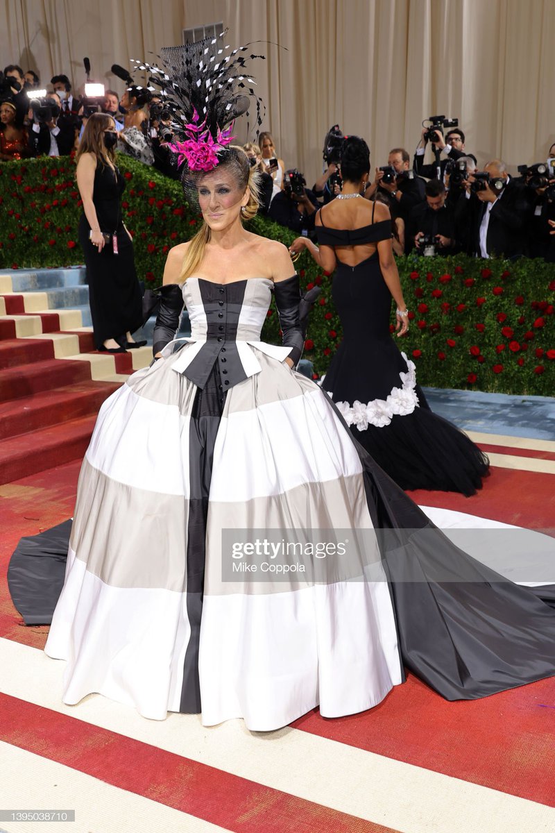 AGinmyhead_'s tweet photo. SARA JESSICA PARKER ES EL TEMA DE LA MET GALA 10000000/10 #MetGala https://t.co/ibIFIEO81B