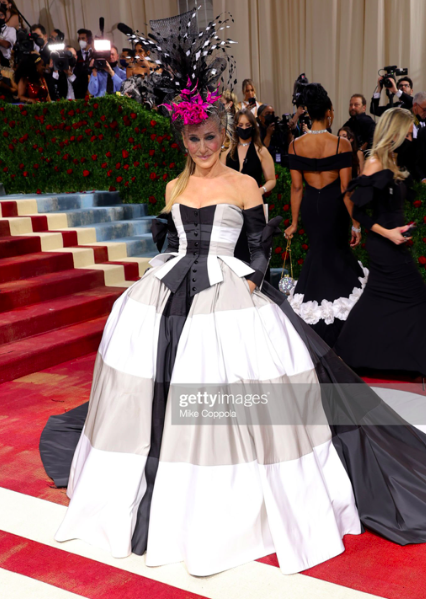 bbtaylorcouture's tweet photo. Celebs at the #MetGala2022 as BB TAYLOR Bags

Sarah Jessica Parker is the JUST WHISTLE Posy Bag https://t.co/Ho4wbs9feQ