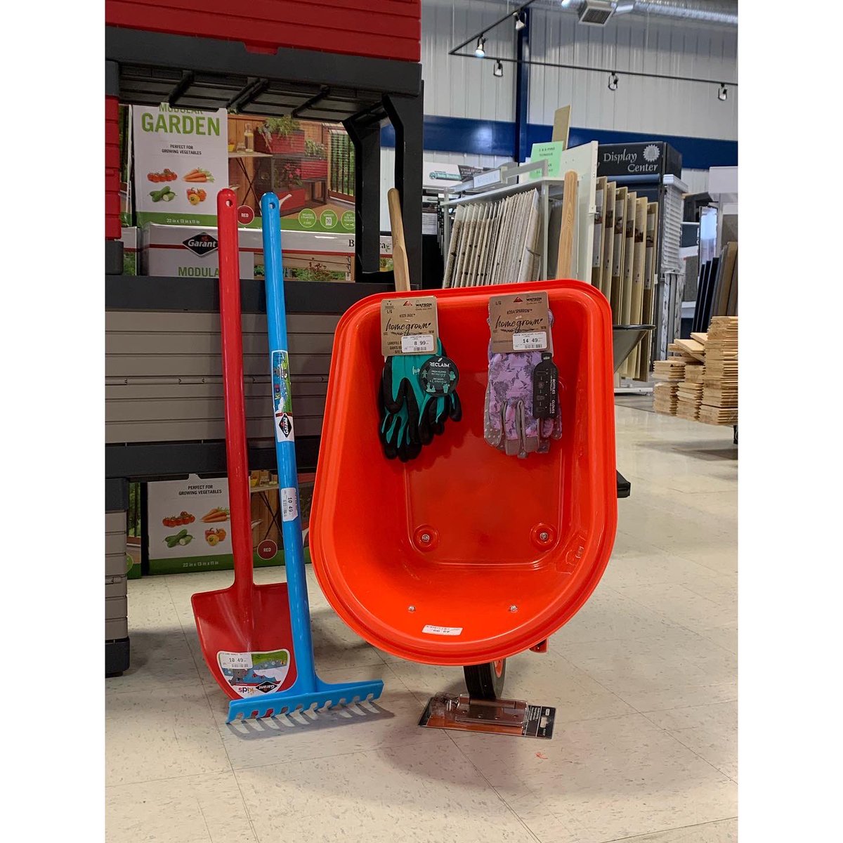 Mother’s Day is just around the corner! Stop in and talk to one of our Sales Associates about what we have to offer! 💐💕⭐️#mothersday #giftideas #shoplocal #cityofbrooks #gardentools #spring