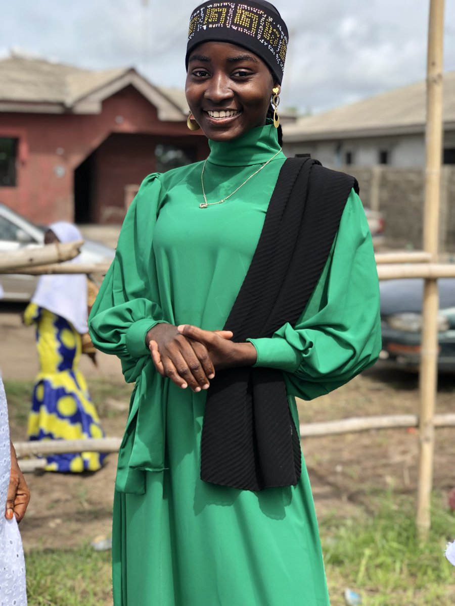 Even the stars were jealous of the sparkle in her 👁️ smile 😍💯