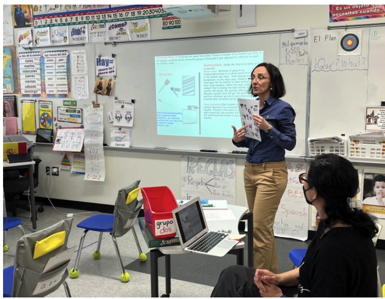 Sharing with my colleagues at a building meeting "Pásalo=Pass it", a great activity to use with any subject! Thank you Alana Torraca and Annabelle Williamson! <a href="/OakPark97/">Oak Park District 97</a> @WeAreD97 <a href="/UpAtLincolnOP/">Lincoln Elementary D97</a> <a href="/Chicago_IC/">Instituto Cervantes Chicago</a> <a href="/d97Spanish/">OP97 Spanish FLES</a>