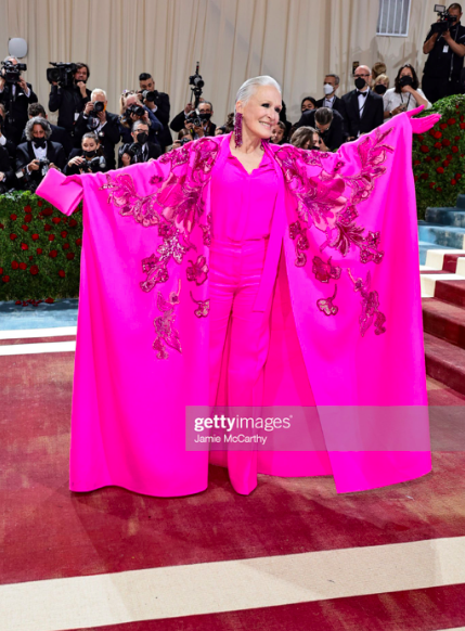 bbtaylorcouture's tweet photo. Celebs at the #MetGala2022 as BB TAYLOR Bags

Glenn Close is the BB PINK POP Posy Bag https://t.co/Cn6XcHcCbN