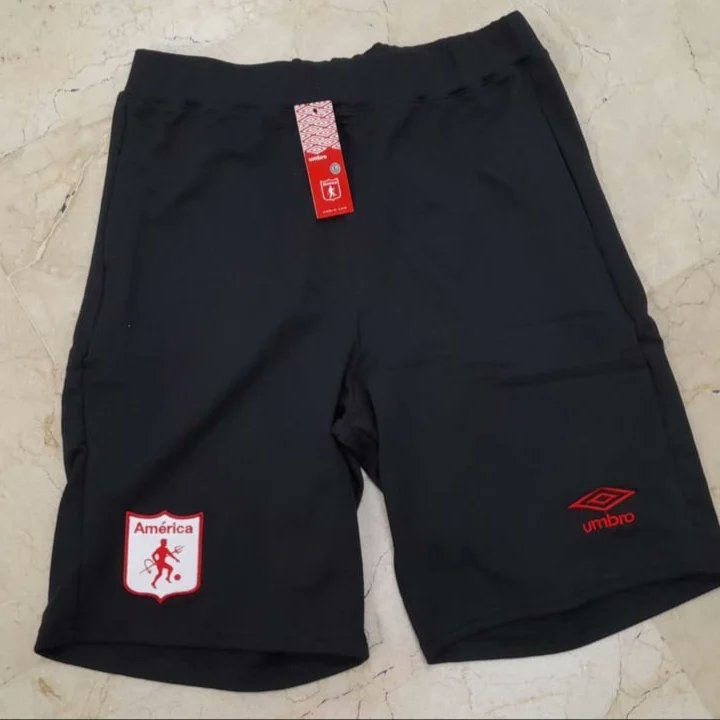 Bermuda para hombre y mujer, disponible en negra y palo de rosa.

S M L XL

$45.000 + envío

Domicilios en Cali y envíos a todo el país 📲📦 3217091643
