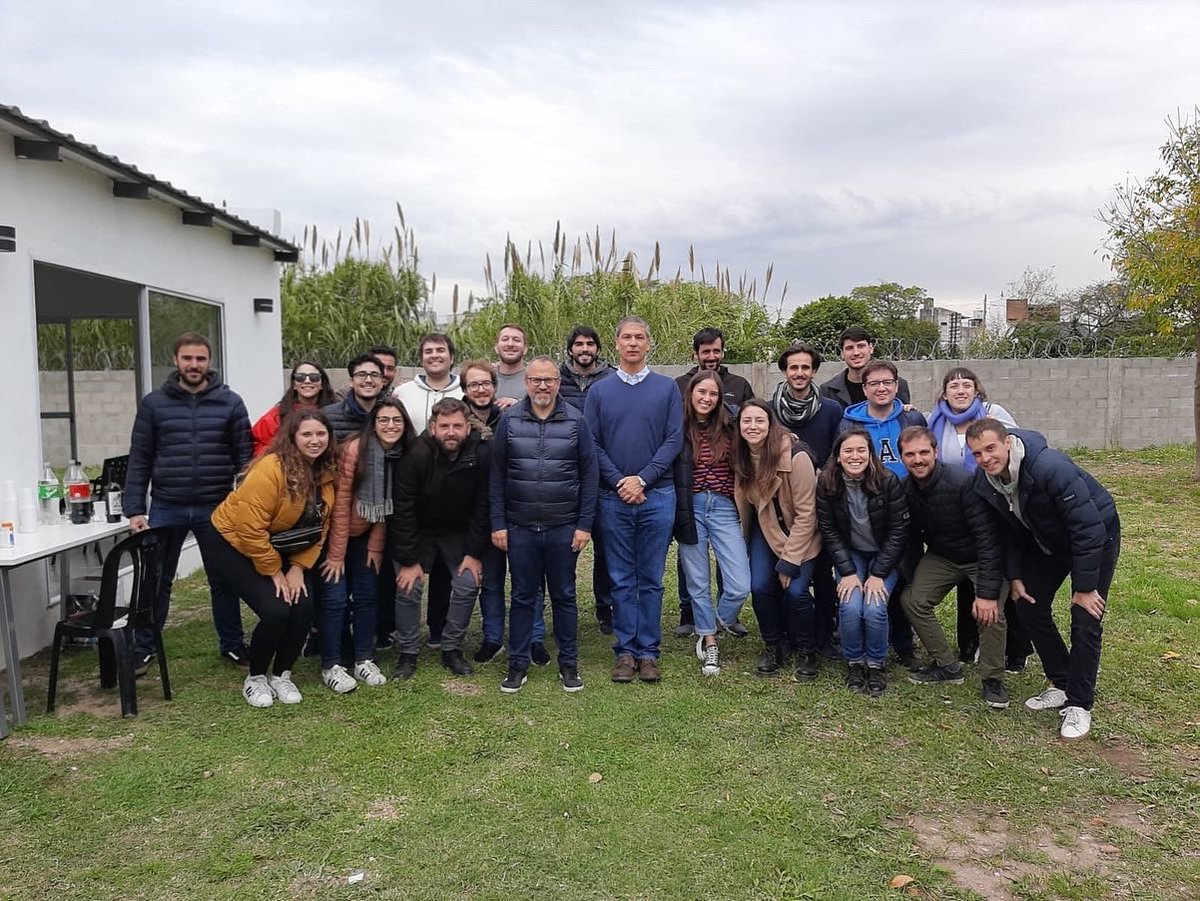 ayelen_berton's tweet photo. El sábado recorrimos junto a mis compañerxs de @FundacionCias diferentes ámbitos donde #TresF viene generando políticas públicas y nos reunimos con @dievalen.
Sin dudas hay claros motivos para apostar a consensos interpartidarios que ayuden a forjar el país que nos merecemos. https://t.co/qqSaRPHyW0