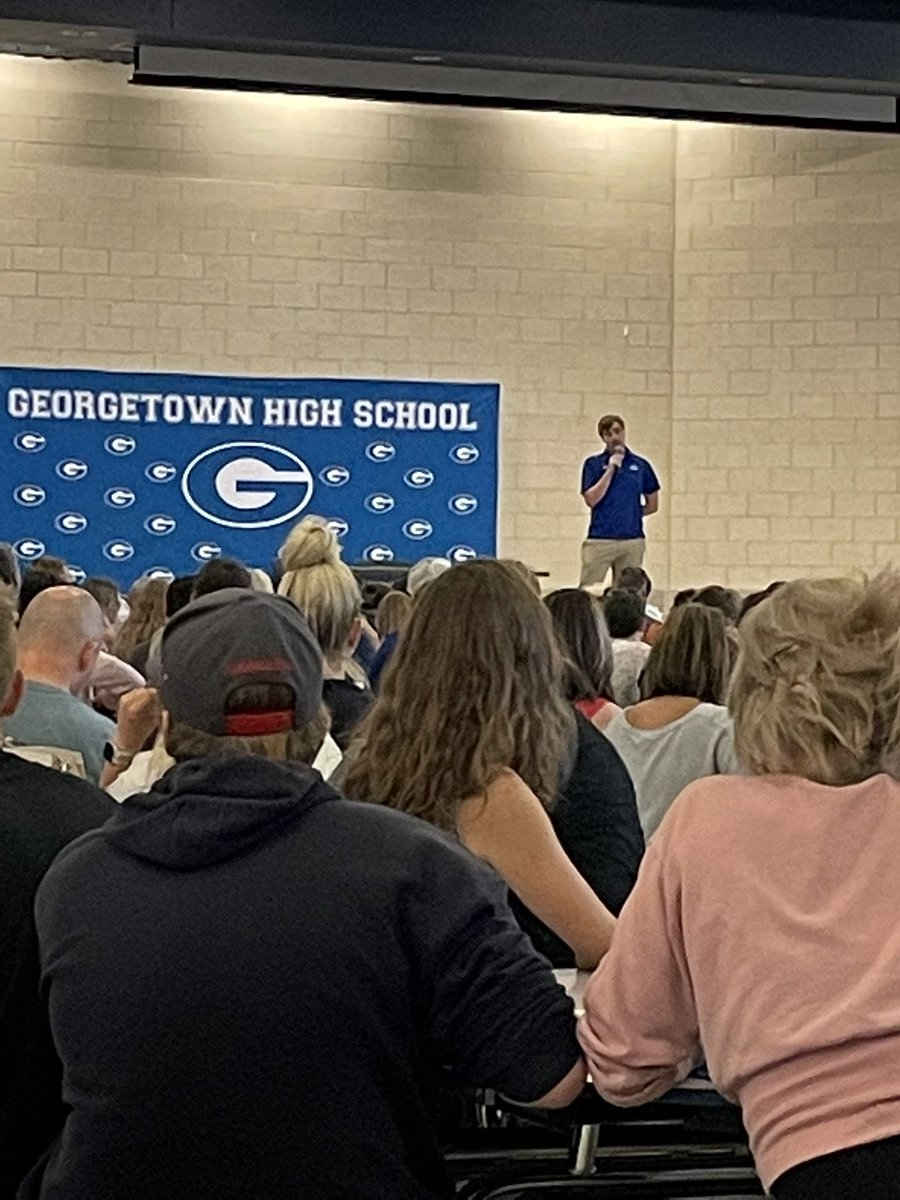 EAGLES RISING
<a href="/Tyler_D_Hawkins/">Tyler Hawkins</a> bringing the 🔥🔥🔥. Thanks for representing Eagle Basketball, <a href="/GTEagleFootball/">Georgetown Football</a> and GHS!
#EFND