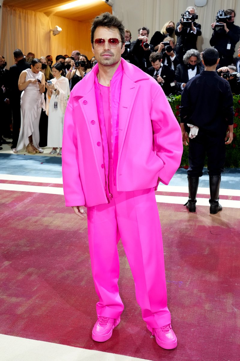 etalkCTV's tweet photo. Did #GlennClose and #SebastianStan plan their twinning moment at the #MetGala ? 💕💞🎀✨ https://t.co/BESPHKxyQ7