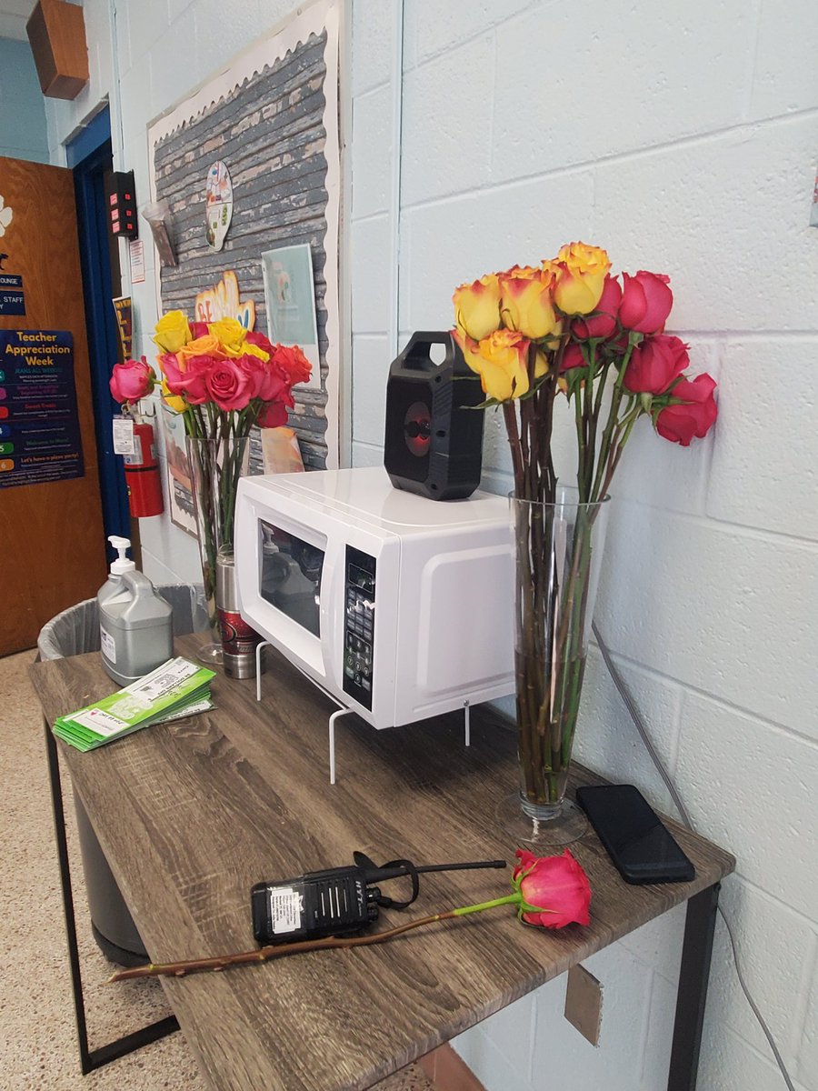 POV teachers are amazing! We kicked off Teacher Appreciation Week with breakfast, beats, and flowers this morning in the staff lounge. Thank you teachers for helping our students bloom. @PointOViewES @JohnChowns @amandapontifex