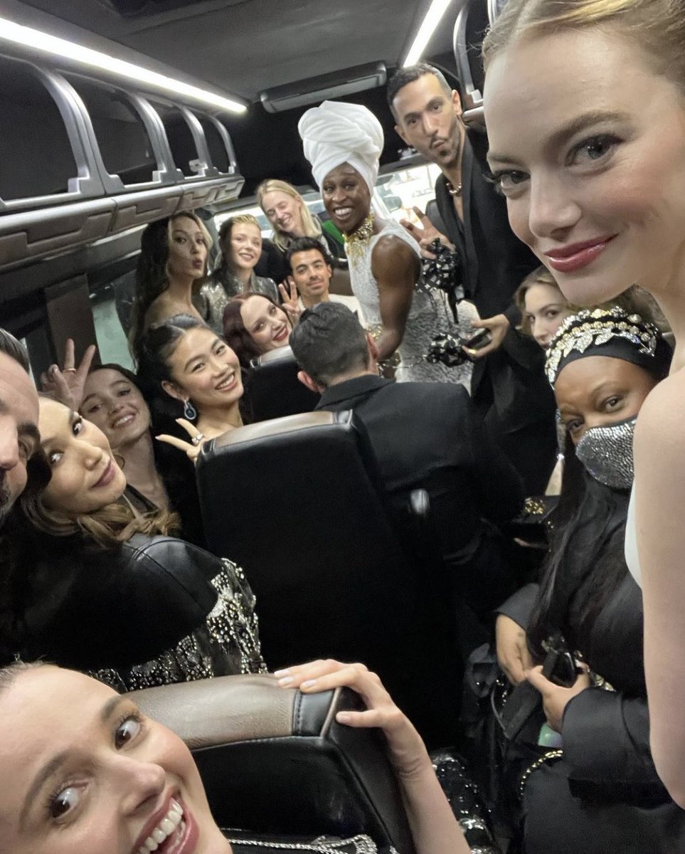 EMILYSTONEBTH's tweet photo. ทีม Louis Vuitton จ้า

#MetGala2022 https://t.co/2Ui4F2YSJo