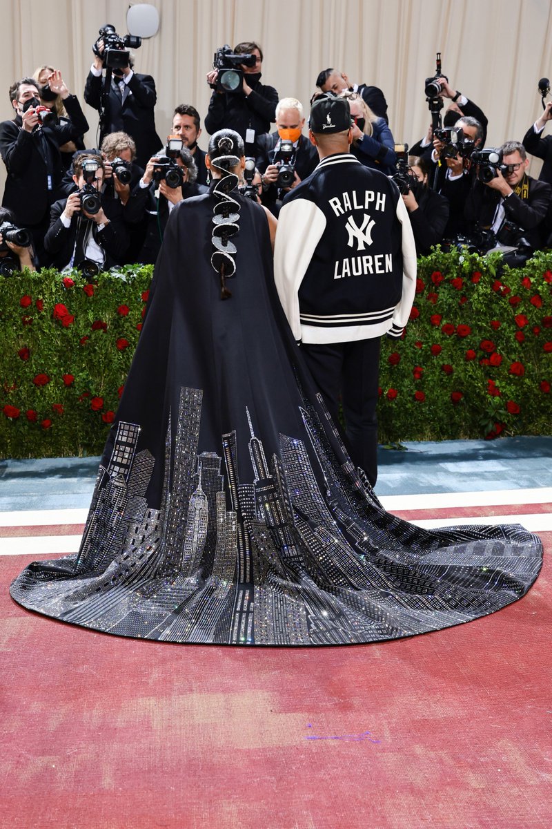 #AliciaKeys and #SwizzBeatz arrive at tonight's #MetGala wearing Ralph Lauren

Alicia’s duchess satin cape—worn atop a sequined column gown—unveils the cinematic New York skyline whilst Swizz Beatz pays homage to his home city in our New York Yankees™ jacket

#MetGala2022