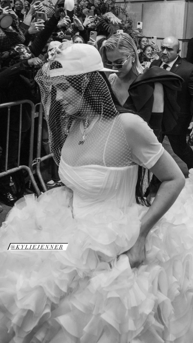 Mais de Kylie a caminho do #MetGala