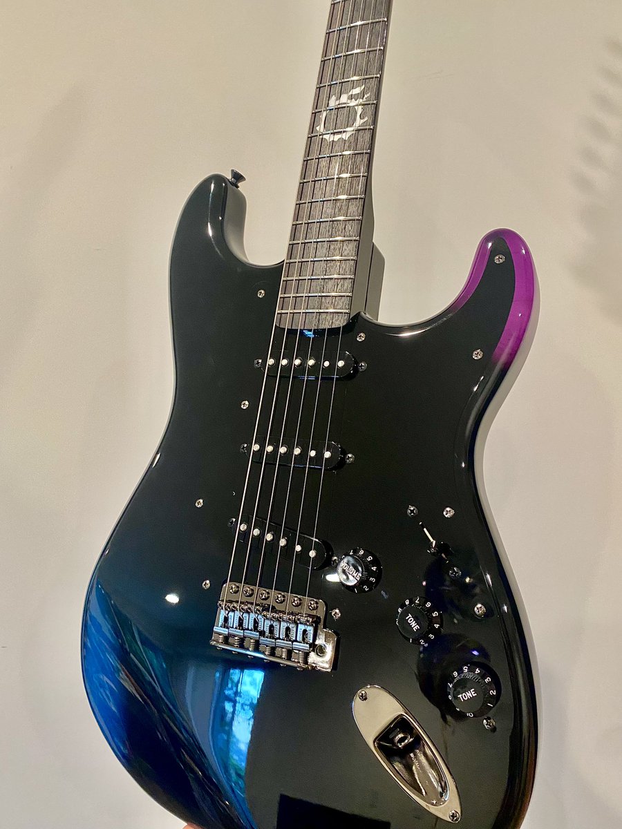 npcSara's tweet photo. FFXIV GUITAR HAS ARRIVED https://t.co/IrjTn4yNMM