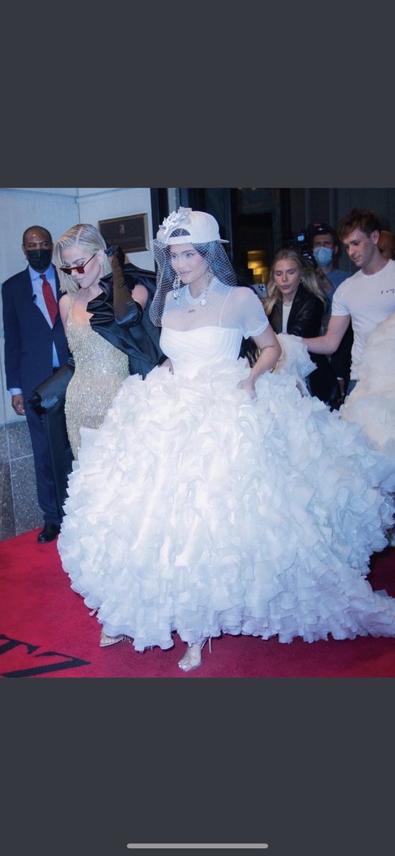 MetGalaPictures's tweet photo. James Corden or Kylie Jenner, who wore it best? https://t.co/V0dMUANNk5