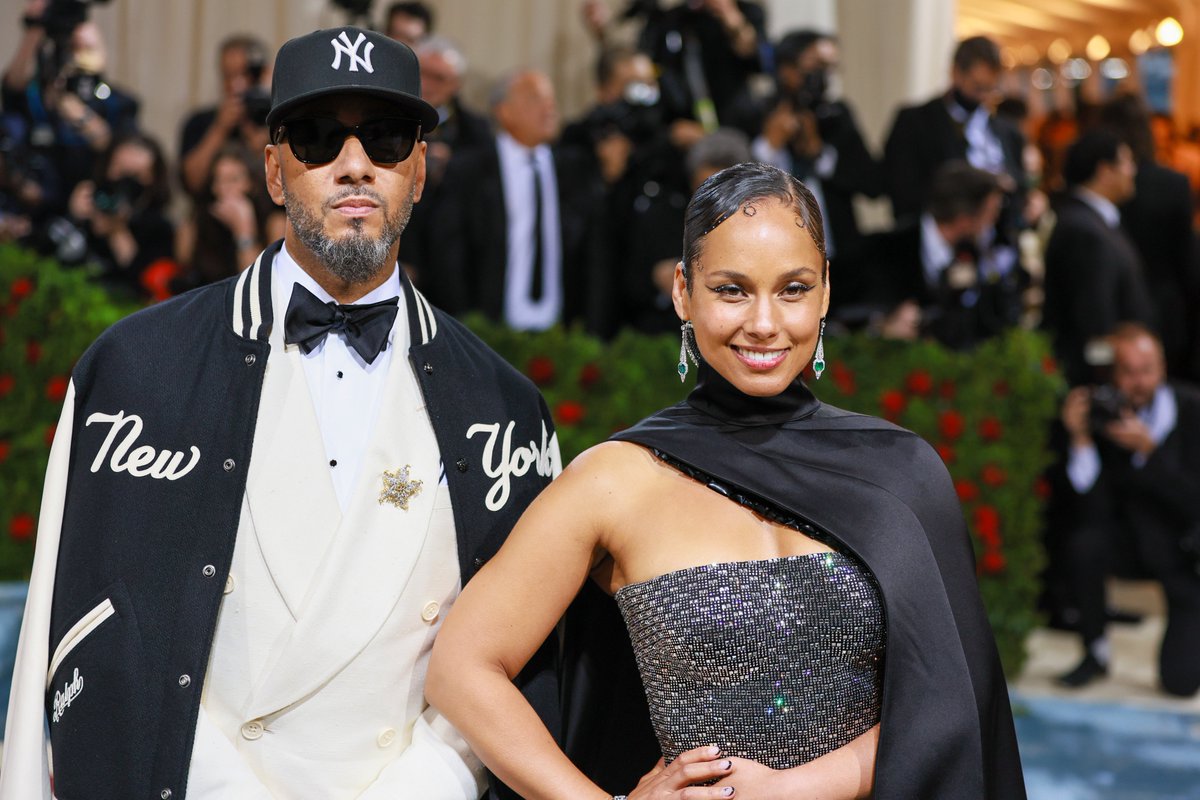 Together, in an iconic city wearing Ralph Lauren: #AliciaKeys and #SwizzBeatz on tonight's #MetGala red carpet

#MetGala2022 #RLRedCarpet