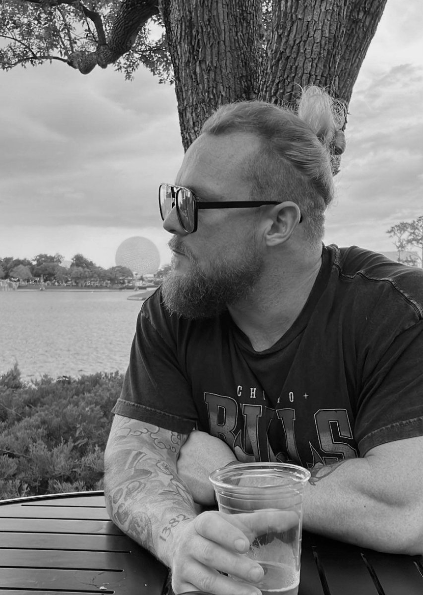 MacBombPro's tweet image. My money don't 'jingle-jingle', it folds.