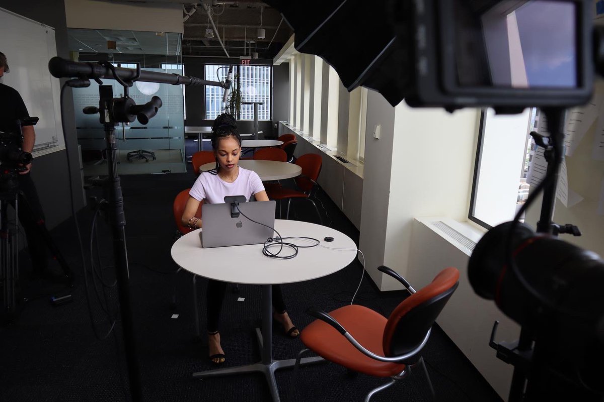 kellydavisnews's tweet photo. Filming interviews for a @webmd documentary on global colorism and mental health. Set to release later this year. #colorism #featurism #texturism #mentalhealth https://t.co/x9l7QjXxPA