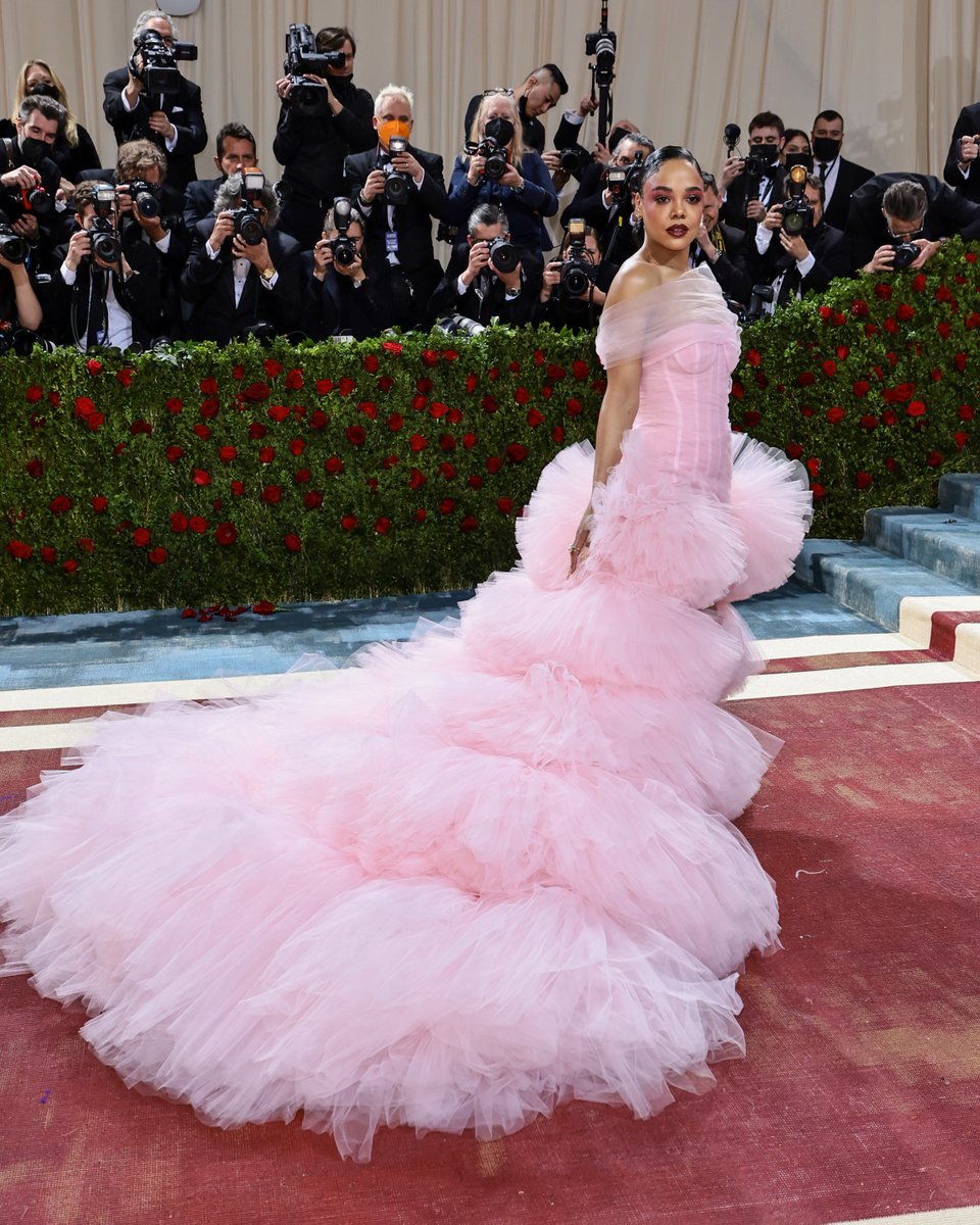 etnow's tweet photo. Tessa 👏 freakin' 👏 Thompson. 👏  #MetGala 

(📸: Getty Images) https://t.co/3QScxVlMdw