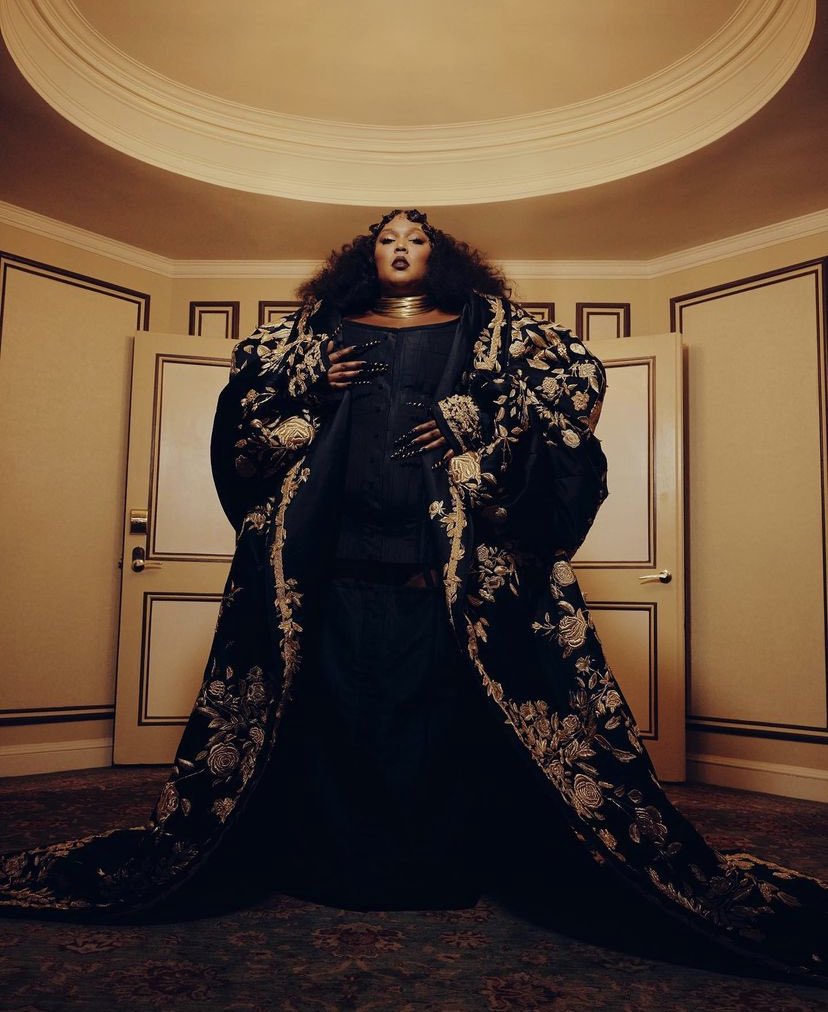 PopCrave's tweet photo. Lizzo stuns in new photos. https://t.co/eBfCQYC77K