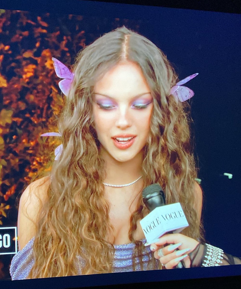 taylivbrina_'s tweet photo. O CABELO, A MAQUIAGEM, EU TO PASSANDO MAL OLIVIA RODRIGO https://t.co/4gJSdKVVHm