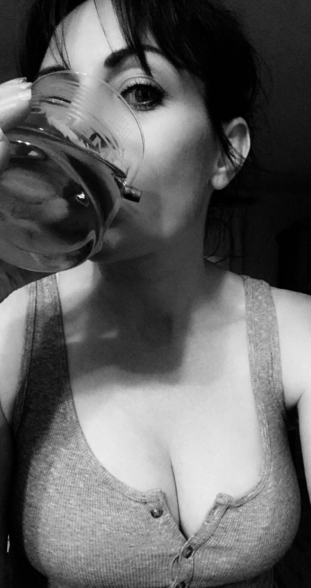 Amer1can_Barbie's tweet photo. QT with your B&W ๐ค๐ฅ๐ค https://t.co/hjcuP0cYGH