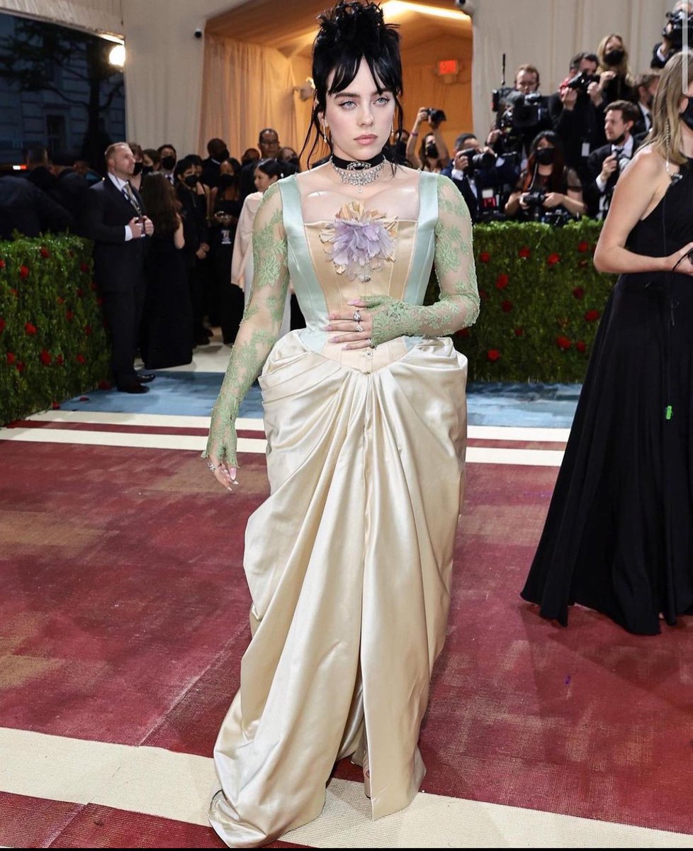 billiessimp's tweet photo. it’s giving emo cinderella #MetGala https://t.co/BdzKFgIvif