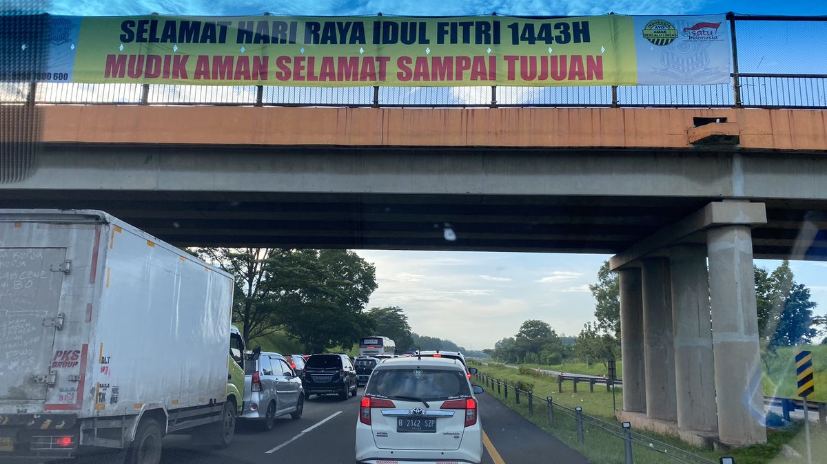 Jobi_Triananda's tweet photo. Jam 07.00, Macet dari KM 70 di Tol Cipali 
@RadioElshinta https://t.co/VpjU4q4ITV