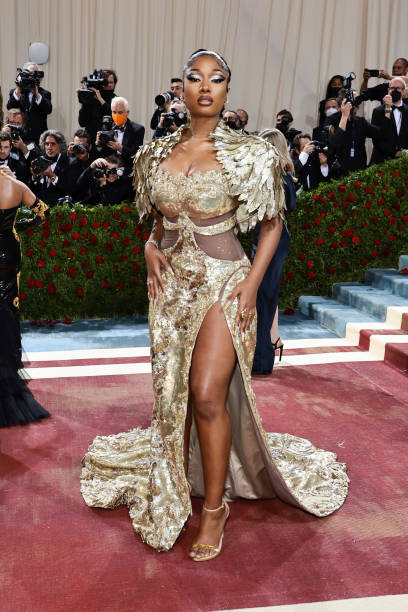 AwardShowUpdate's tweet image. .@theestallion at the 2022 Met Gala Celebrating "In America: An Anthology of Fashion".
#MetGala