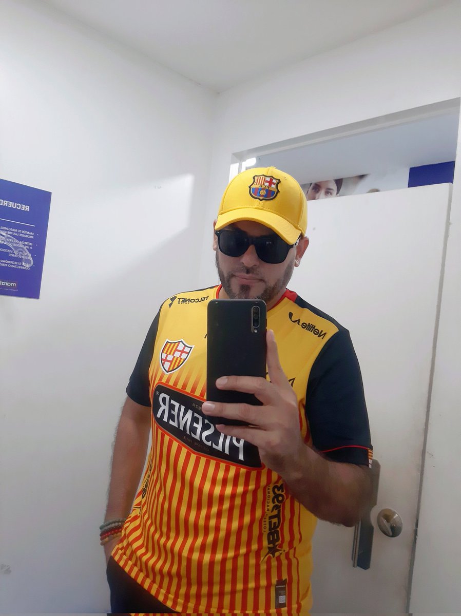 wacarmarx's tweet photo. Vamos que vamos #97BSC #VamosIdolo #Sudamericana 💛✌🧿⚽️ https://t.co/bJAtQe3YKh