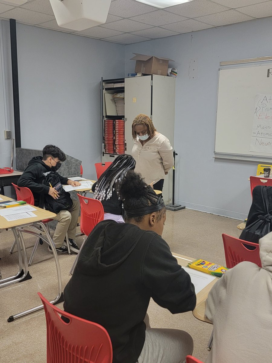 I Spy #ddisinaction @L_BanksForte pulling small groups, sending students to the board, and one on one instruction to support the students of @Revere_Patriot. Thank you for #beingintheworknotintheway @HISD_Assessment