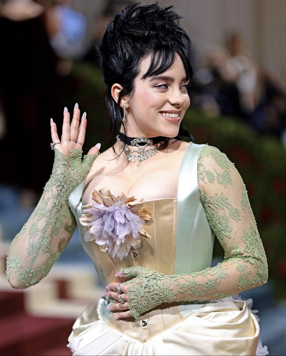billiesource's tweet photo. Billie on the #MetGala red carpet https://t.co/iNimOr0v0h