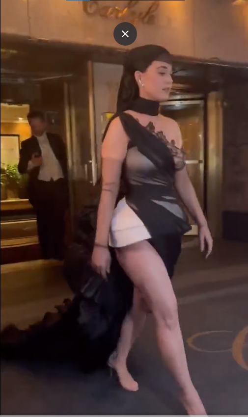 fabianglez18's tweet photo. Katy Perry aún no ha llegado a la Met Gala y ya está haciendo colapsar a medio mundo https://t.co/kTfgJyOLca