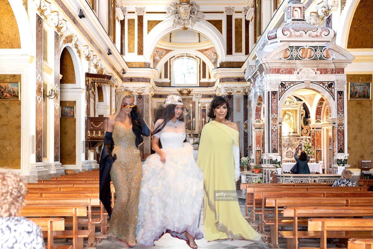 piatelandercul0's tweet photo. le prime foto fuori dalla chiesa per la prima comunione di maria annunziata #MetGala https://t.co/xF8Ozgm55h