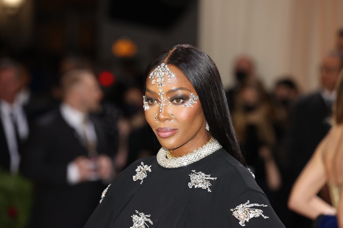 Naomi Campbell walks the red carpet adorned in face jewels. 

Photo by Krista Schlueter.